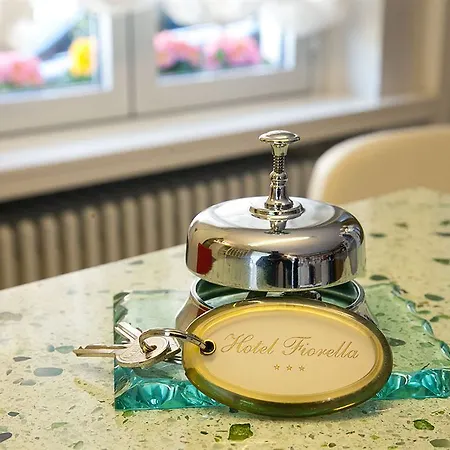 Отель Fiorella Сирмионе